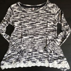 Donated*Xhilaration Black & White LongSleeve Tunic